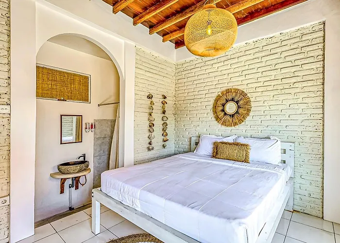 9-bedroom With Private Pool, Fitness-corner, Billiard And Rooftop In -bali