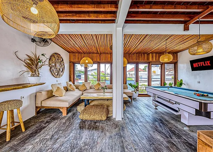 Villa 9-bedroom With Private Pool, Fitness-corner, Billiard And Rooftop In -bali *