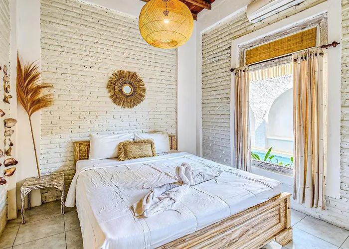 Villa 9-bedroom With Private Pool, Fitness-corner, Billiard And Rooftop In -bali Canggu