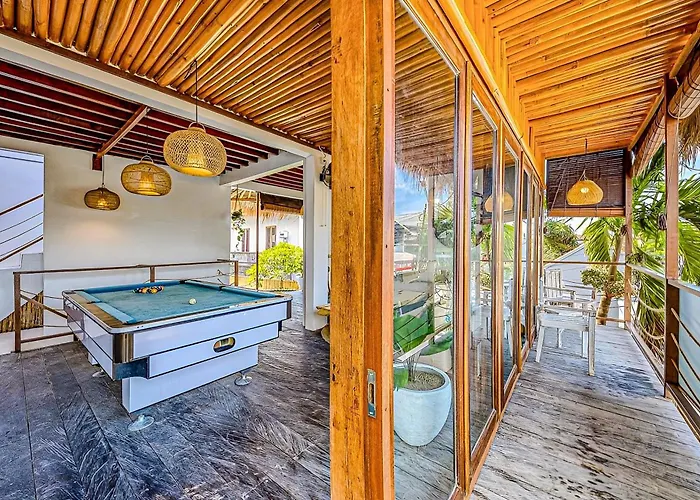 Villa 9-bedroom With Private Pool, Fitness-corner, Billiard And Rooftop In -bali Canggu