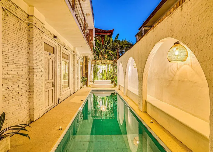 9-bedroom With Private Pool, Fitness-corner, Billiard And Rooftop In -bali *